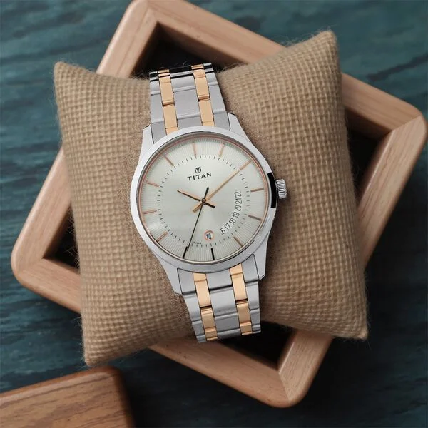 TITAN Silver Dial Stainless Steel Strap Watch 1823KM01